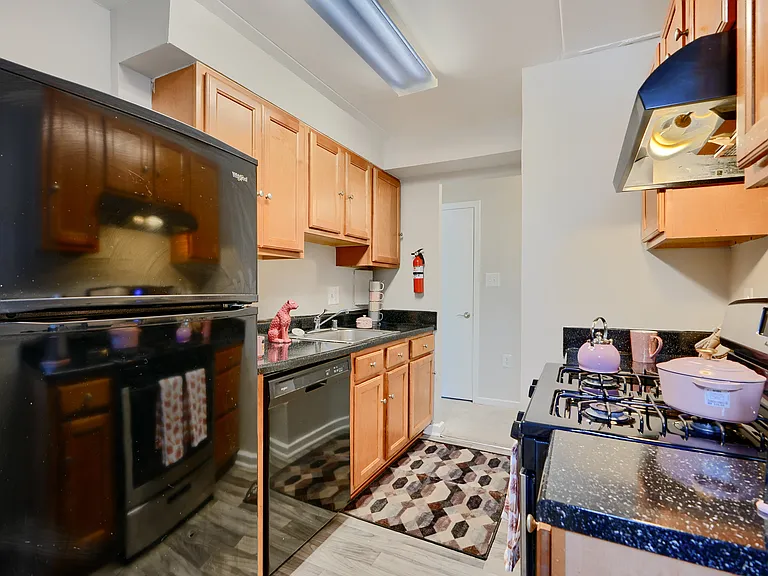 Westchester West Apartments — Photo 25