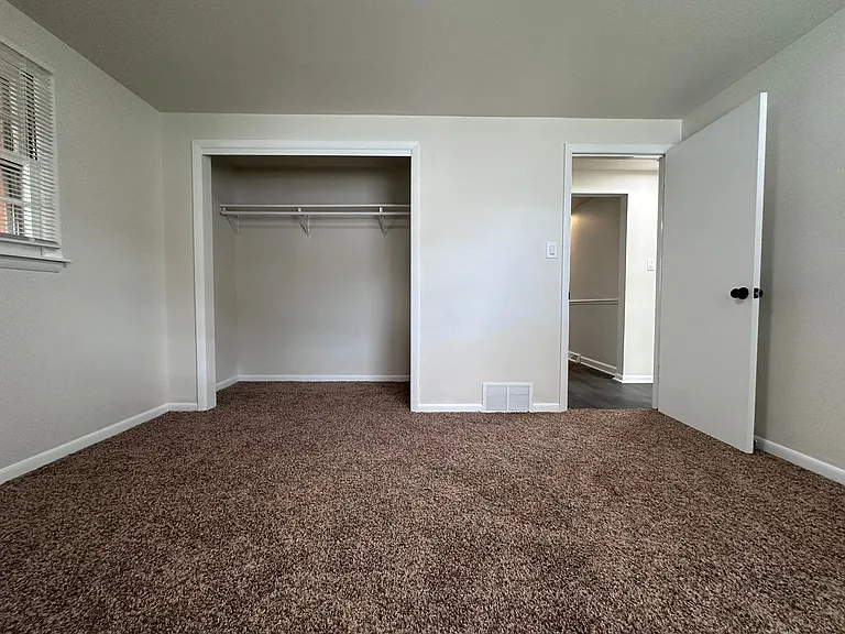 490 Saint Bernard Dr — Photo 16