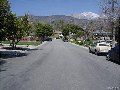 3rd image of 2302 N Orange Dr