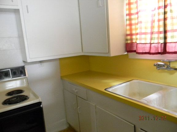 4th image of 707 E Angelina St