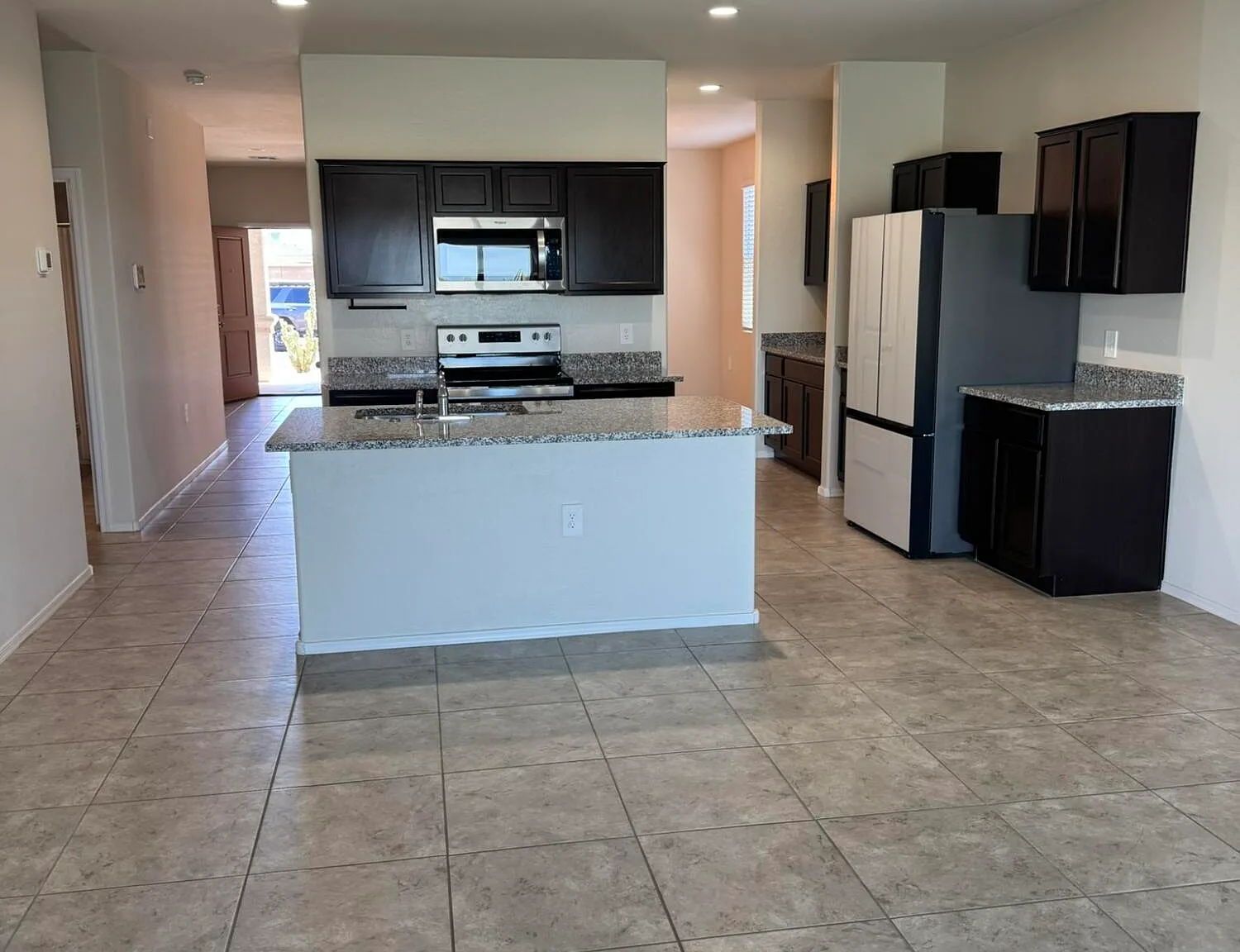 4 bed, 2.0 bath, 2116 sqft, $2,500 — Photo 3