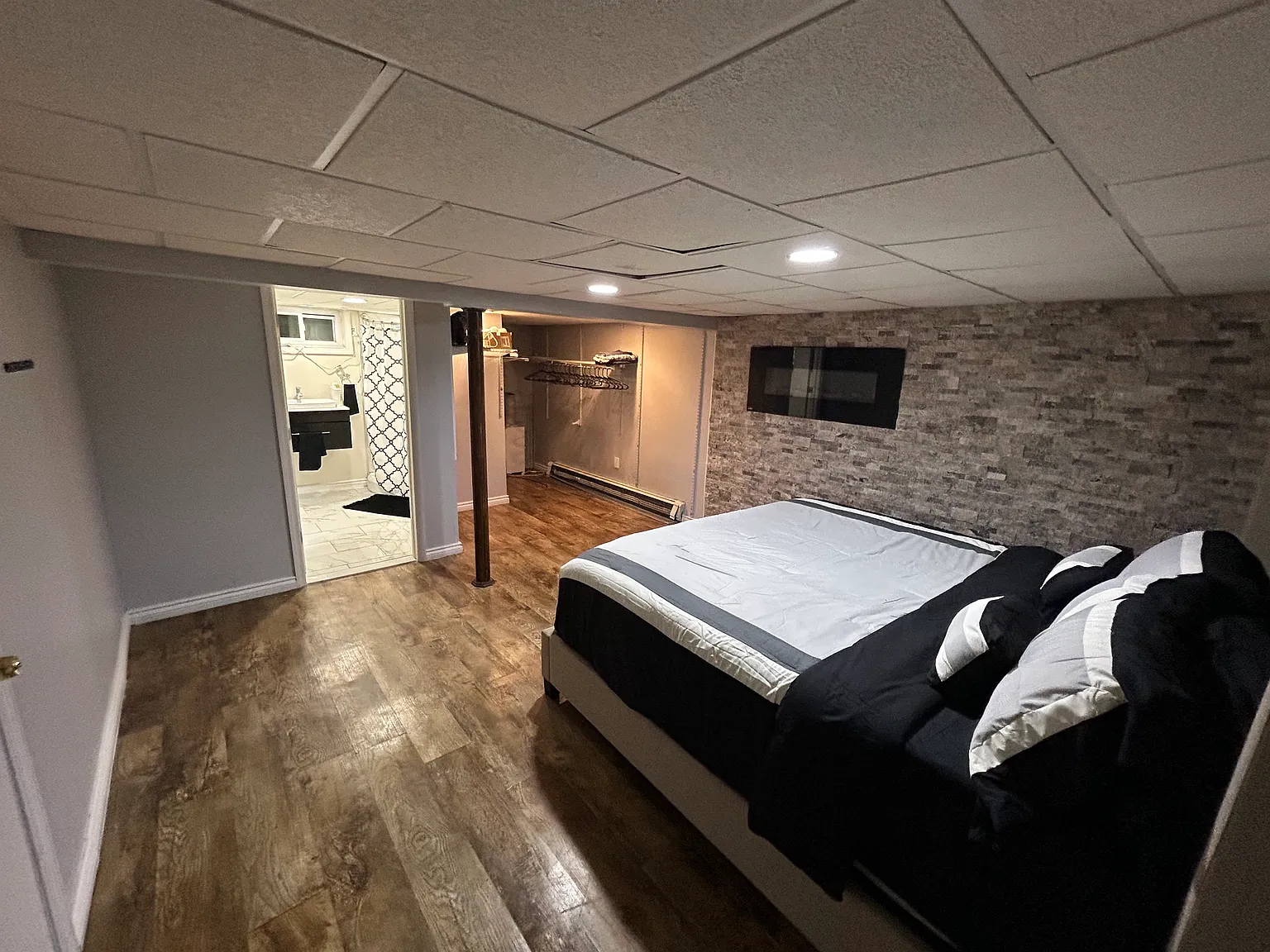 1 bed, 1200 sqft, $2,000 — Photo 3