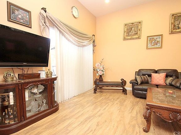 5th image of 1711 Grismer Ave APT 82
