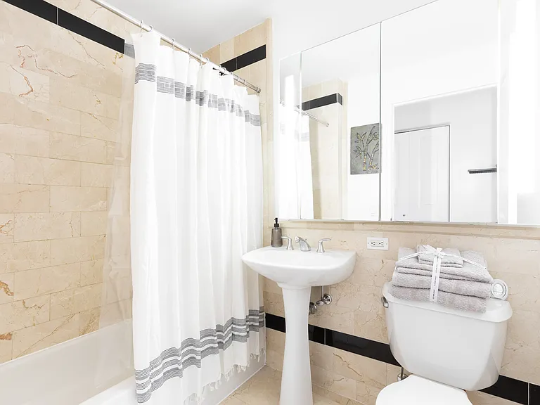 20 West St #41E — Photo 7