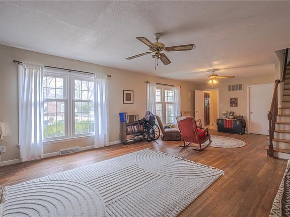 3rd image of 3232 Edenwood Dr