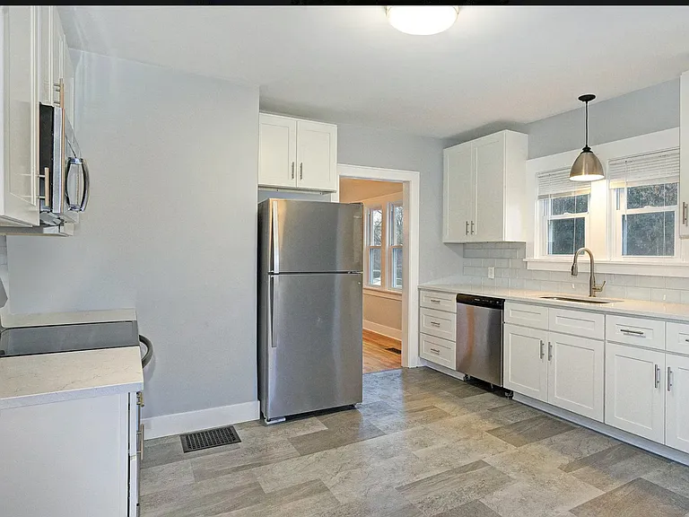 901 Sarasota Ave SE — Photo 16