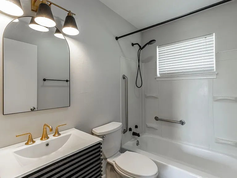 1605 Foust St — Photo 10