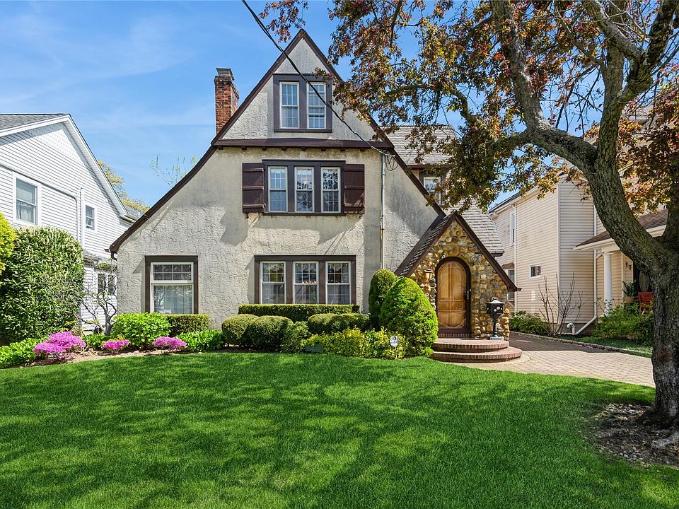1st image of 21 Varick Court
