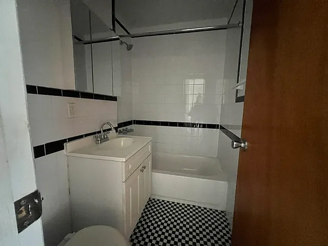 985 Ocean Ave #4A — Photo 5