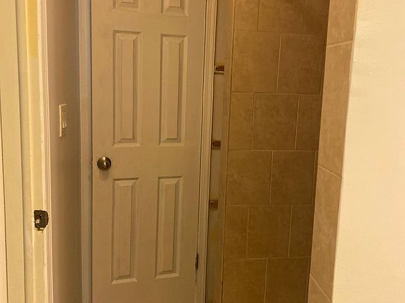 3rd image of 33 E Vincent St