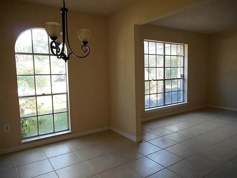 11226 Concho St — Photo 6