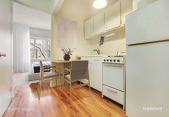 2nd image of 312 E 89th St #4