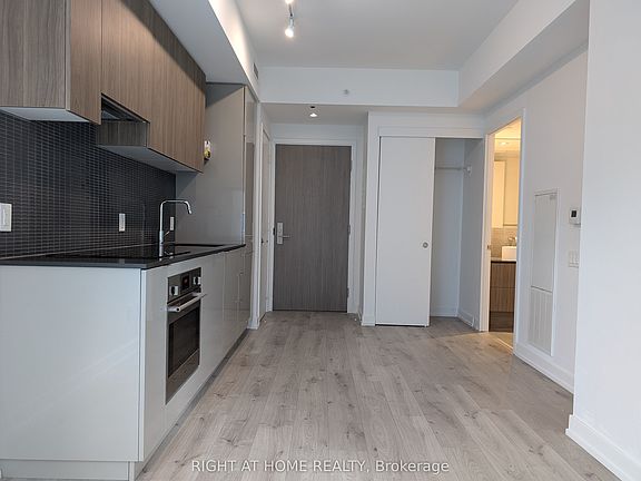 3rd image of 161 Roehampton Ave #723