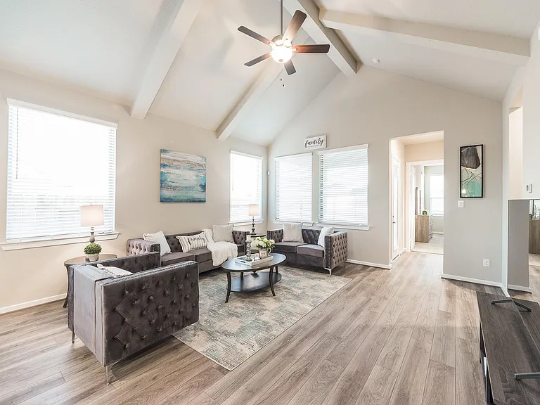 8710 Crossing Oak Ln — Photo 6