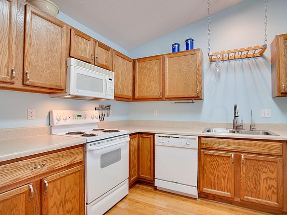 5th image of 809 Hogan Way