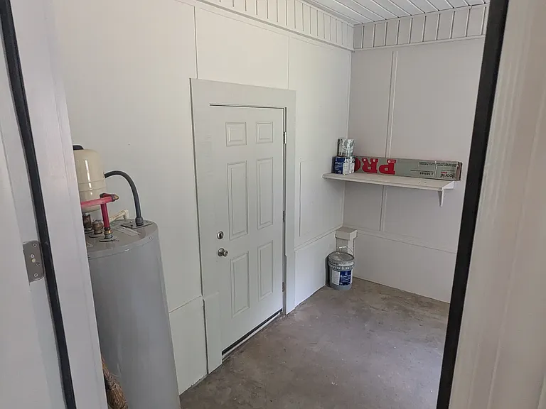 408 Prince Ln — Photo 8
