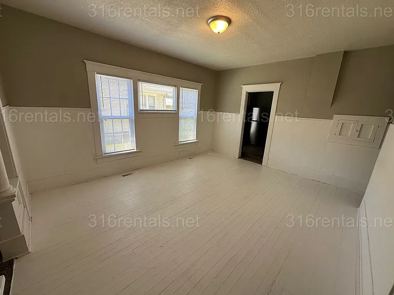 1405 S Main St — Photo 5