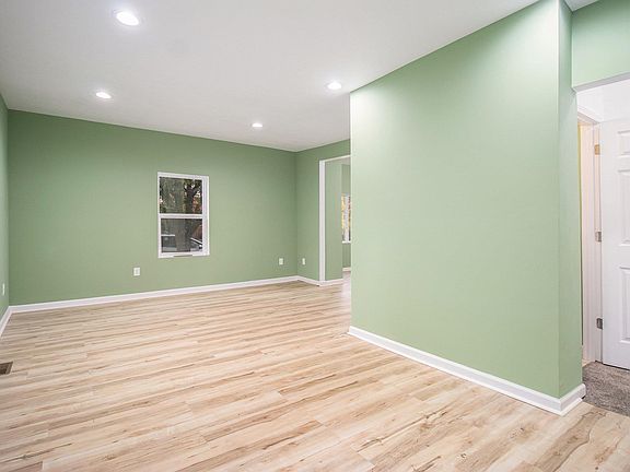 4th image of 752 Diamond Ave