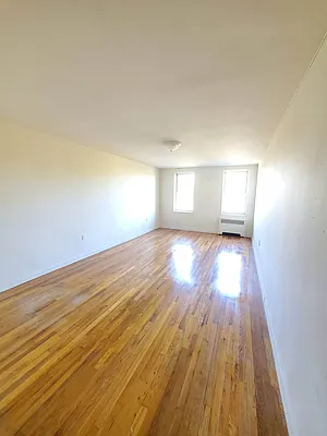 Rented by Smart NY Realty LLC | media 2