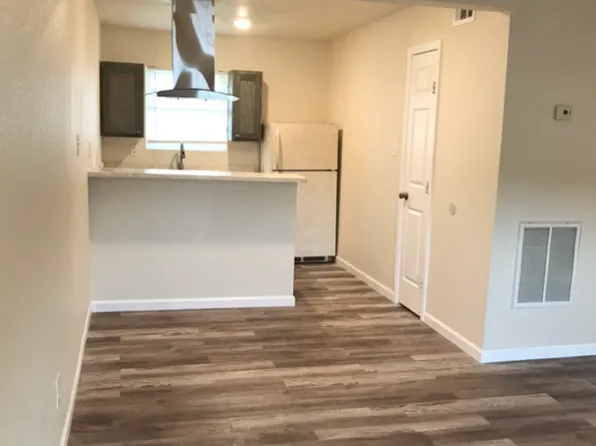 7302 Stewart Rd #18, Galveston, TX 77551