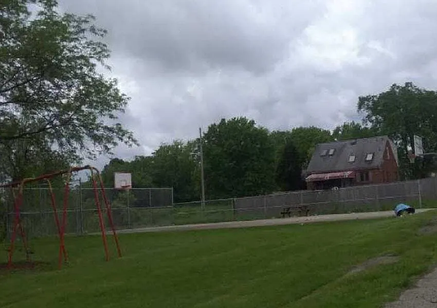 527 Union Ave photo 1