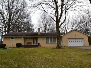 859 S Hubbard Rd, Lowellville, OH 44436