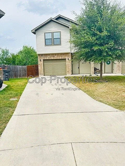 3 bed, 2.5 bath, $1,695 — Photo 1