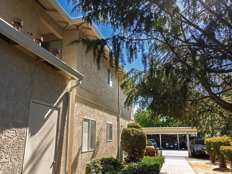 Melton Drive Apartments — Photo 23