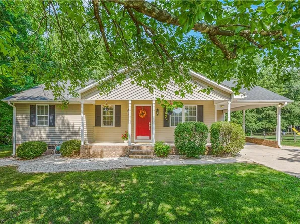 209 Millstone Dr, Lexington, NC 27295