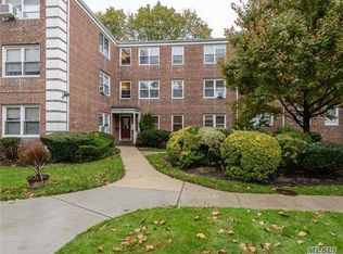 11 Edwards St APT 2A, Roslyn Heights, NY 11577