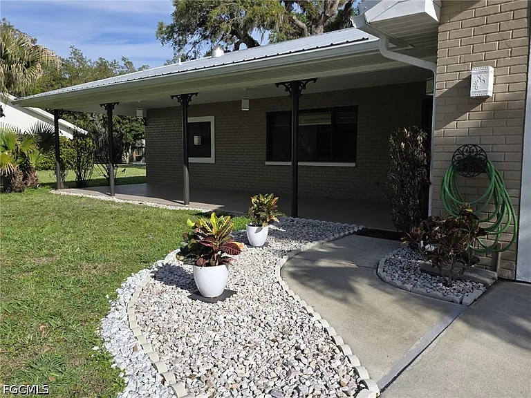 1250 Riverbend Dr — Photo 15