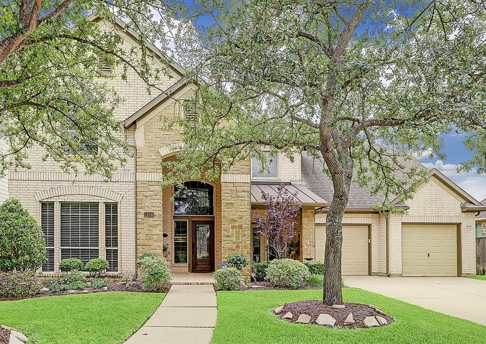 Welcome to 13046 Forester Canyon Lane located in the gated community of Orchard Lake Estates! Zoned for popular Fort Bend ISD Schools.