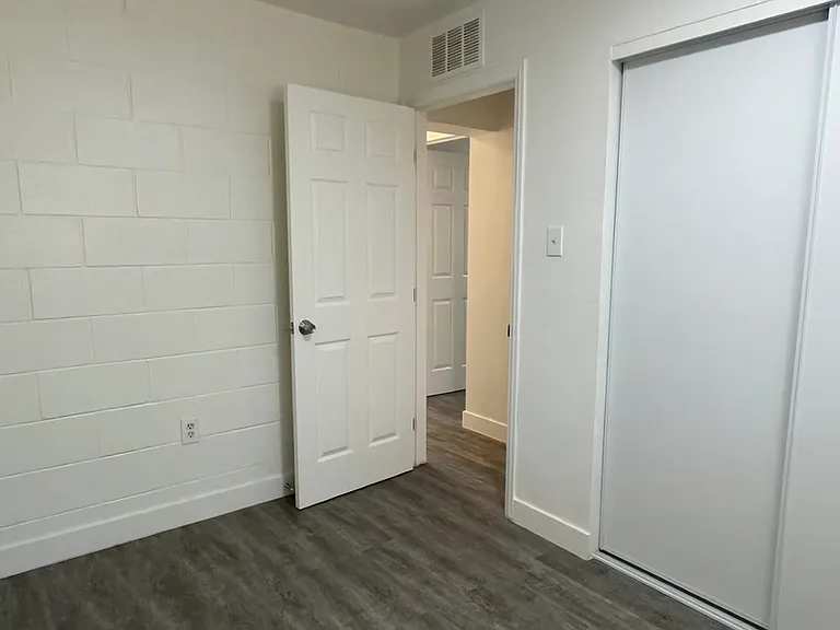 2109 N Daley St — Photo 10