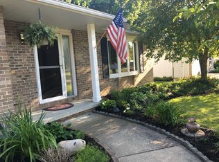 25027 Tara Lynn Dr, North Olmsted, OH 44070