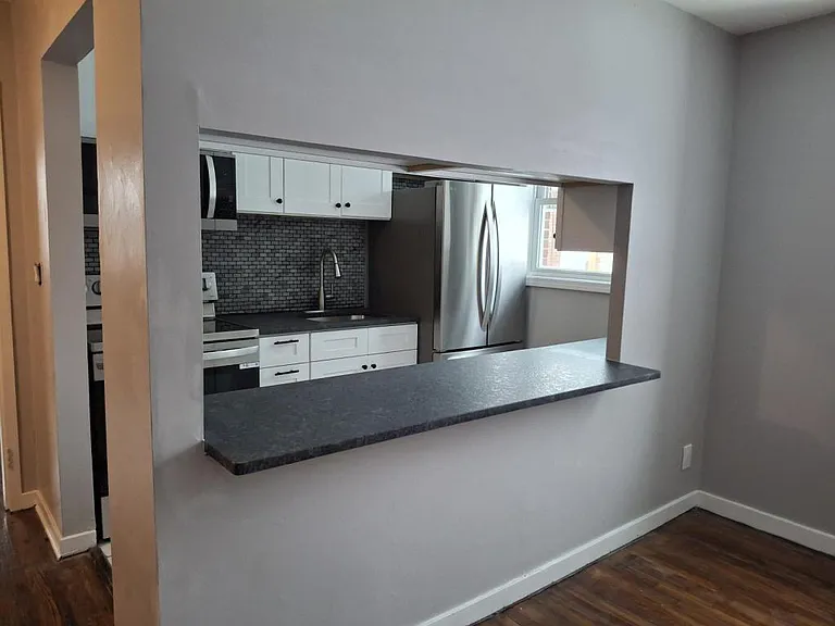 1059 Midland Ave — Photo 3