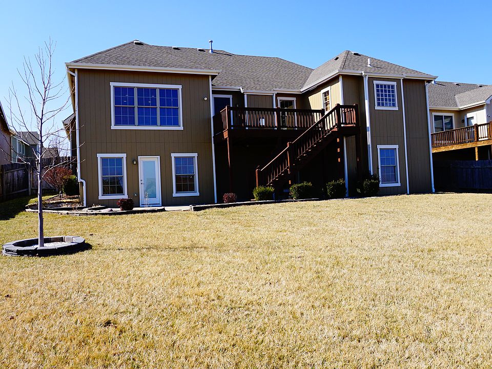 2nd image of 912 Andrew John Dr