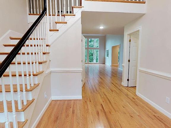 5th image of 158 Waterford Ct