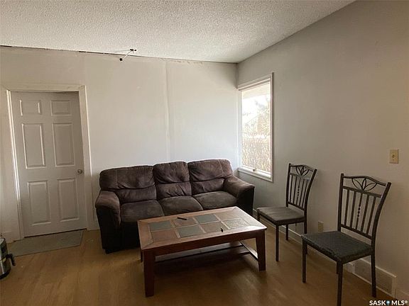 4th image of 31 Irwin AVENUE