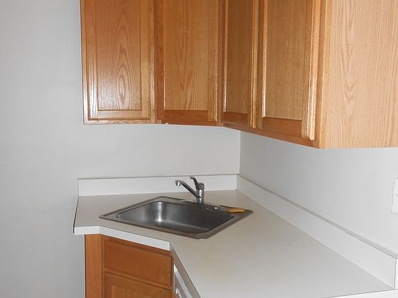 2nd image of 3920 N Pine Grove Ave APT 1N