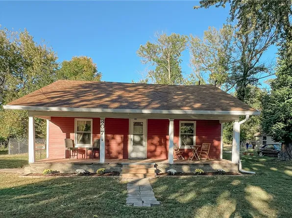 807 N Robb St, Robinson, IL 62454