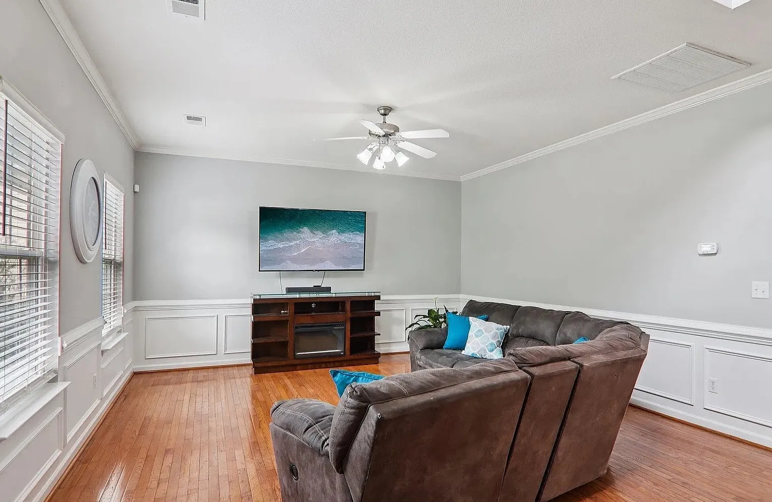 4 bed, 2.5 bath, 2447 sqft, $2,295 — Photo 2