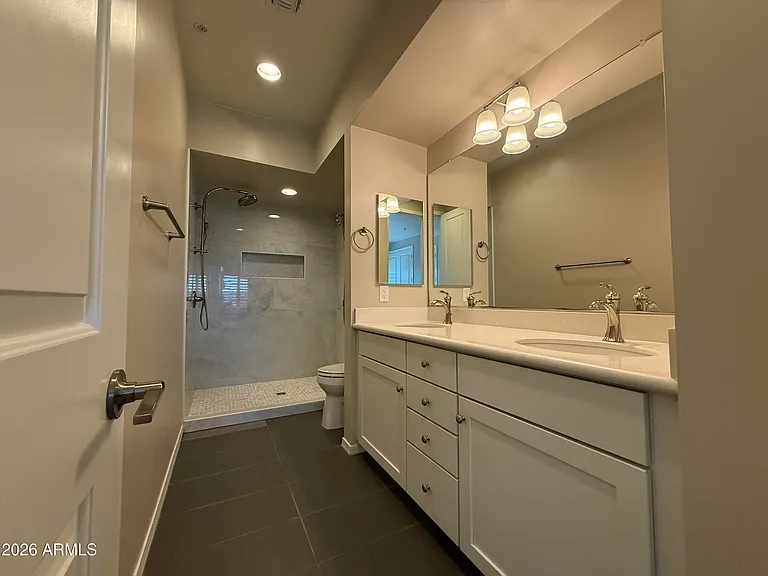 421 W 6th St #1003 — Photo 14