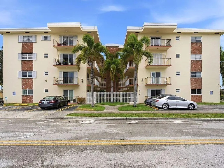 1747 Rodman St #302 — Photo 17