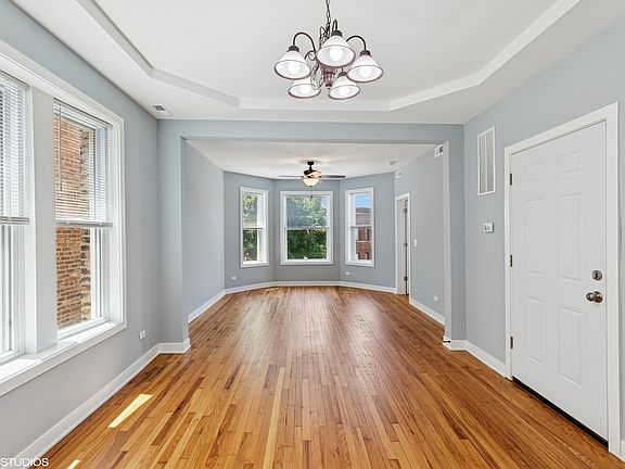 5th image of 157 N Leamington Ave