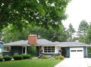 N87W6220 Willowbrooke Dr, Cedarburg, WI 53012