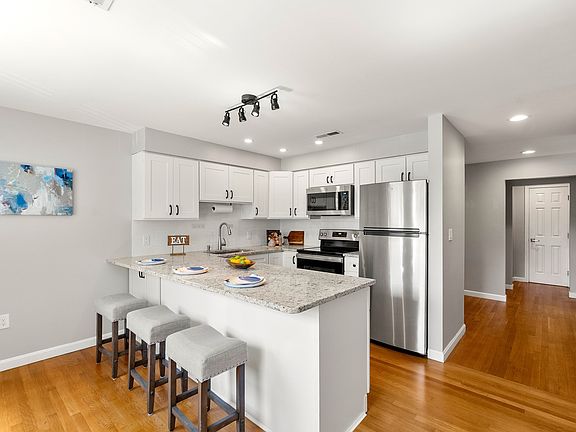 3rd image of 356-358 Main St Unit 10