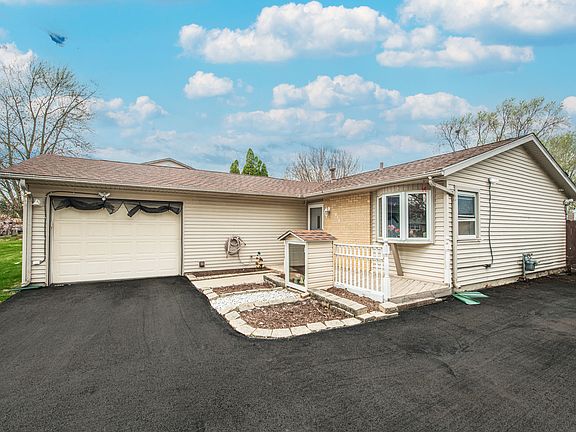 2nd image of 810 Oakton Ave