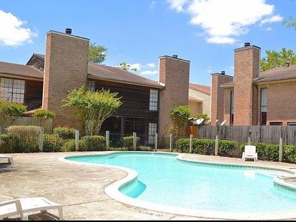 2nd image of 10912 Gulf Fwy APT 32