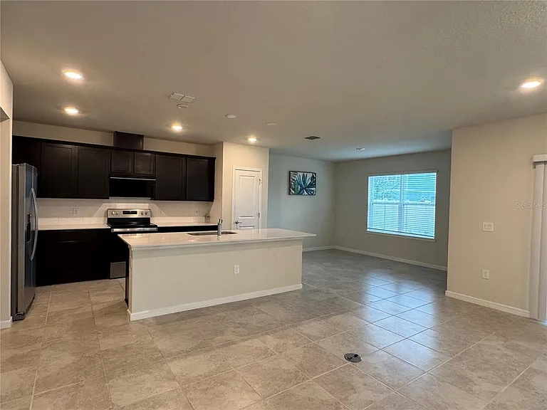 2102 Charming Ave — Photo 4