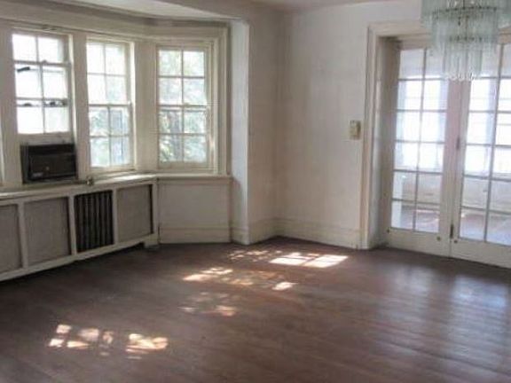 5th image of 2325 Bryn Mawr Ave